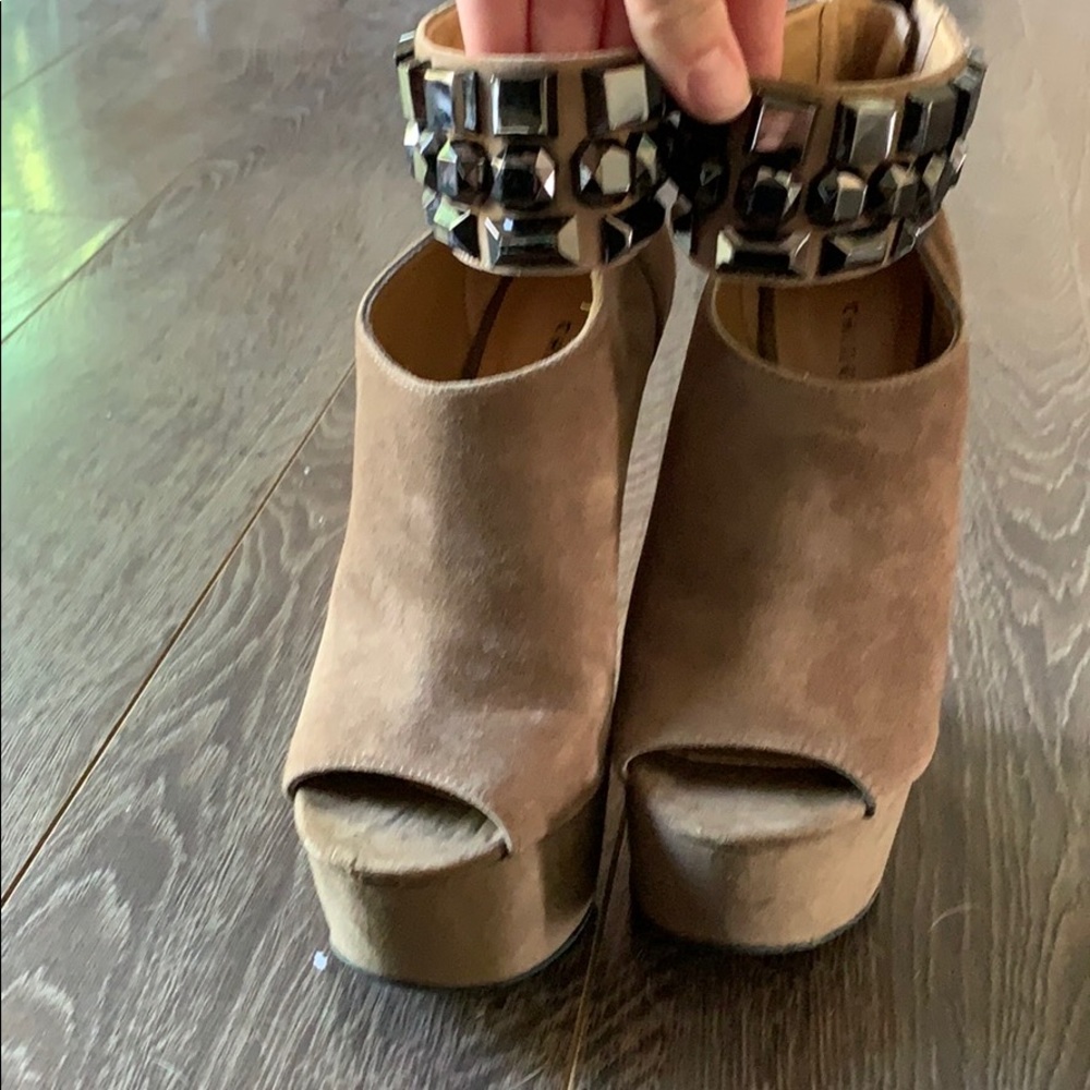 Chinese laundry heels